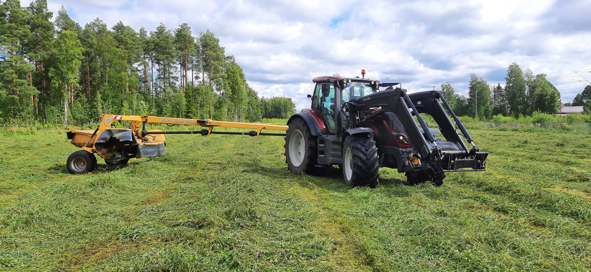 Valtra ja Elho niittomurskain