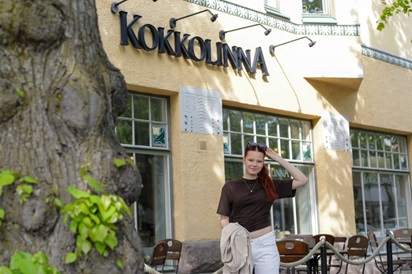 Iina Kauppinen Kokkolinnan edessä