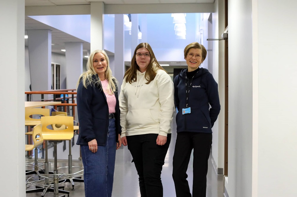 opiskelijatarina-jonna-taitaja-4R6A9789 Aila Piispanen, Jonna Maanselkä ja Aija Peltoniemi