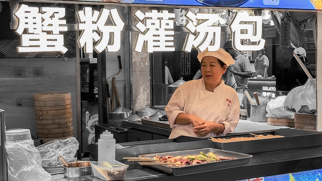 Paikallisen ravintolan kokki. 